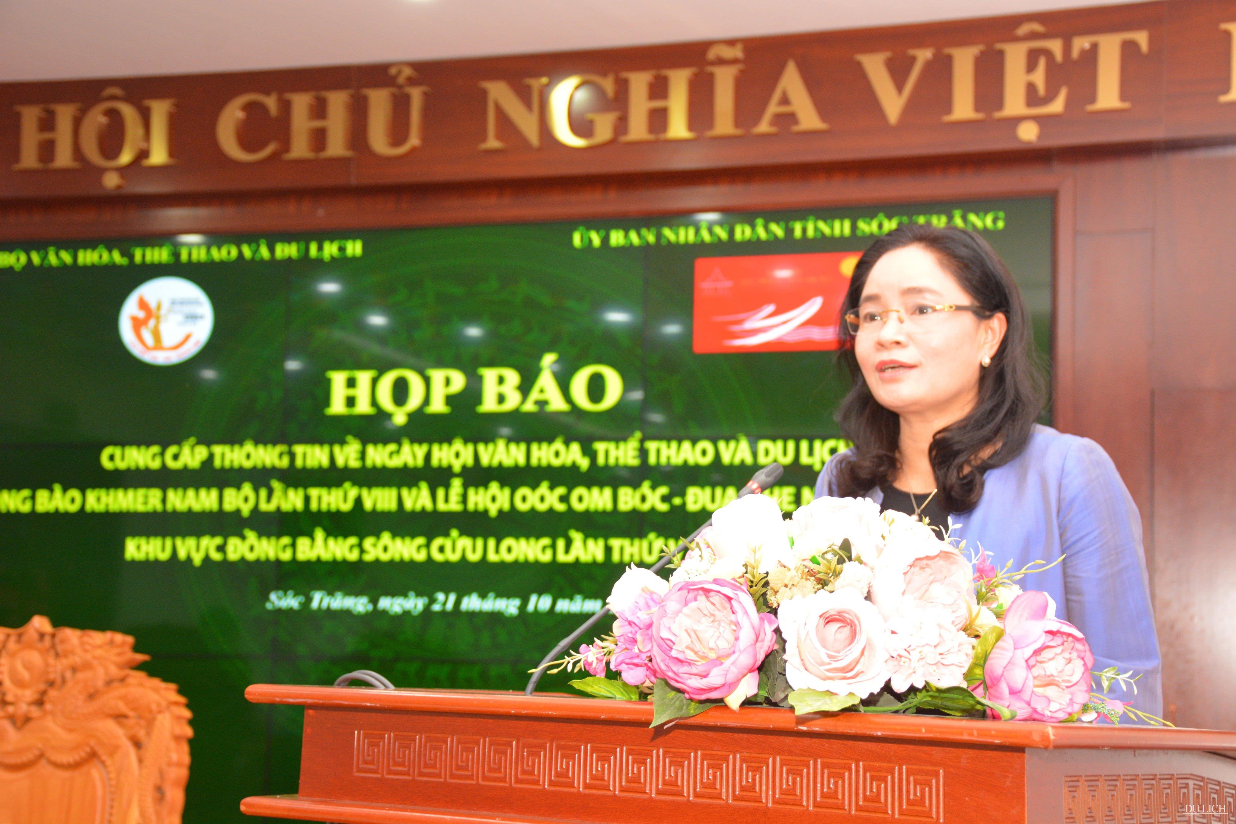 Thứ trưởng Bộ VHTTDL Trịnh Thị Thủy - Trưởng Ban Chỉ đạo Ngày hội chủ trì tại buổi họp báo – (Ảnh Trần Lợi).